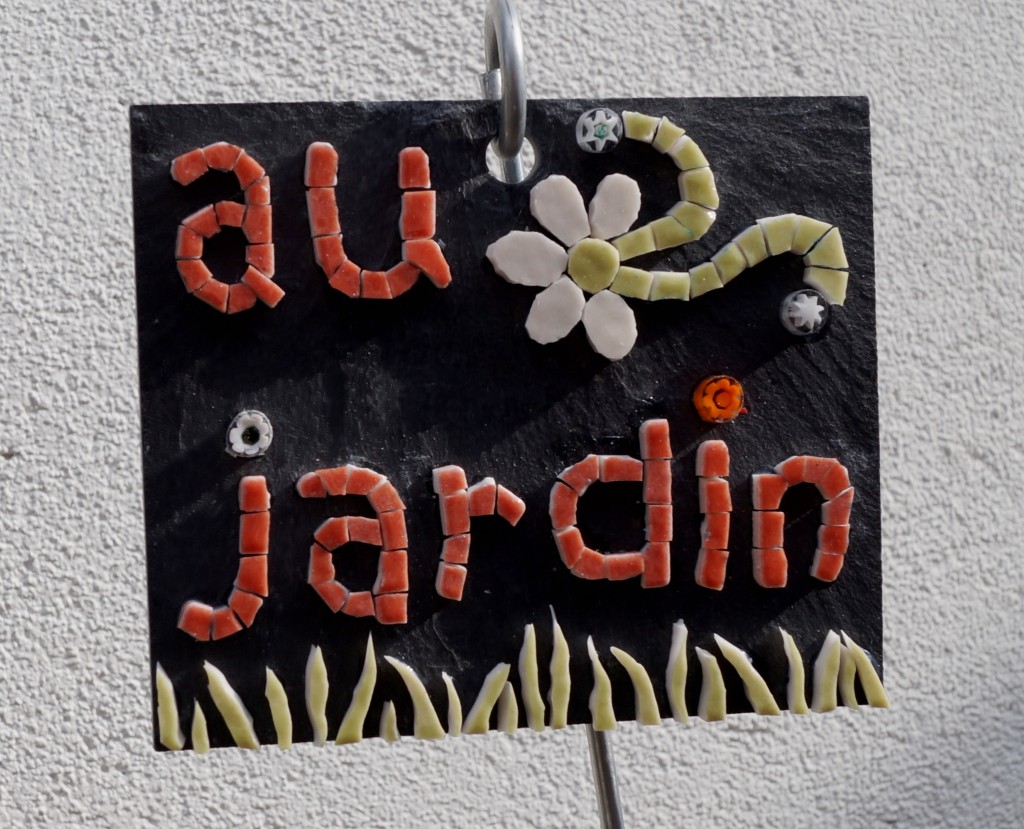 mosaique ardoise au jardin