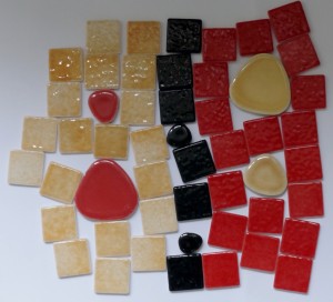 matériaux emaux de briare et galets japonais pour dessous de plat mosaique